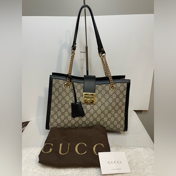 Gucci GG Supreme Medium Padlock Shoulder Bag - Picture 1 of 16